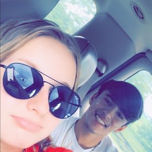 Meet your Posher, Takis